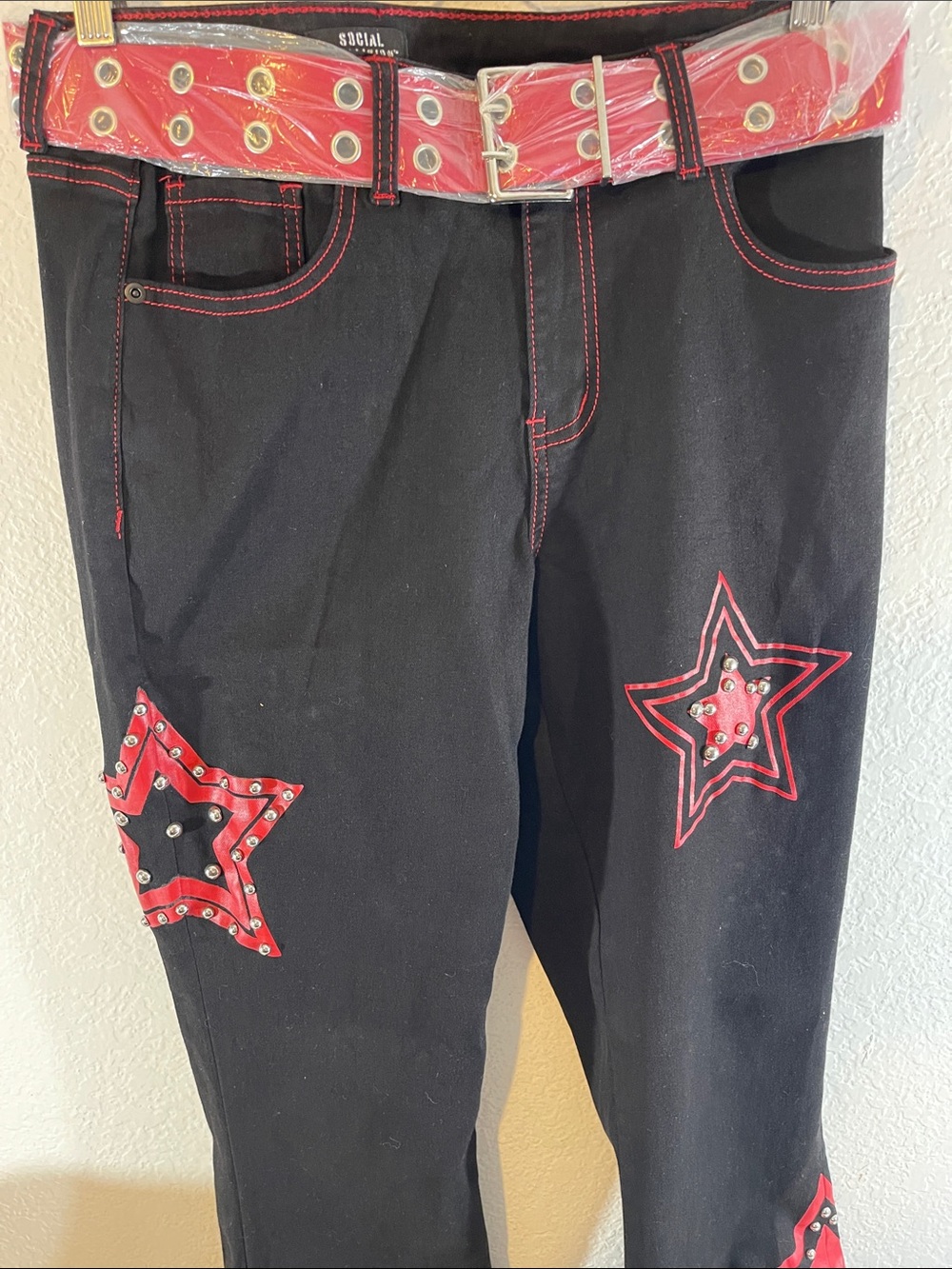 Social Collision Red Star Studded Black Flares With Grommet Belt Size 9 NEW - Picture 4 of 10